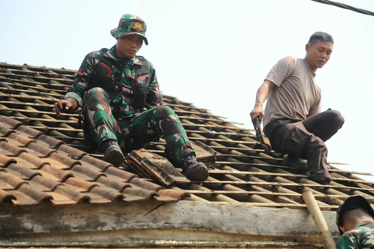 Ibu Unel dan Perubahan Rumahnya di Citorek Barat