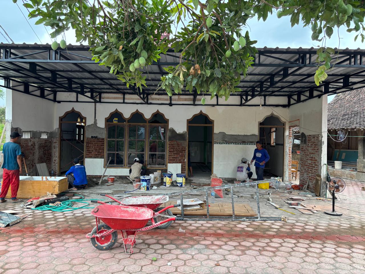 Pembenahan Mushola Darurohman oleh Satgas TMMD: Kerja Bersama untuk Kesejahteraan