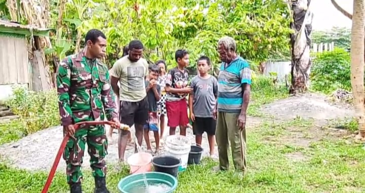 Kolaborasi TNI dan Masyarakat Tingkatkan Akses Air Bersih di Yamboi