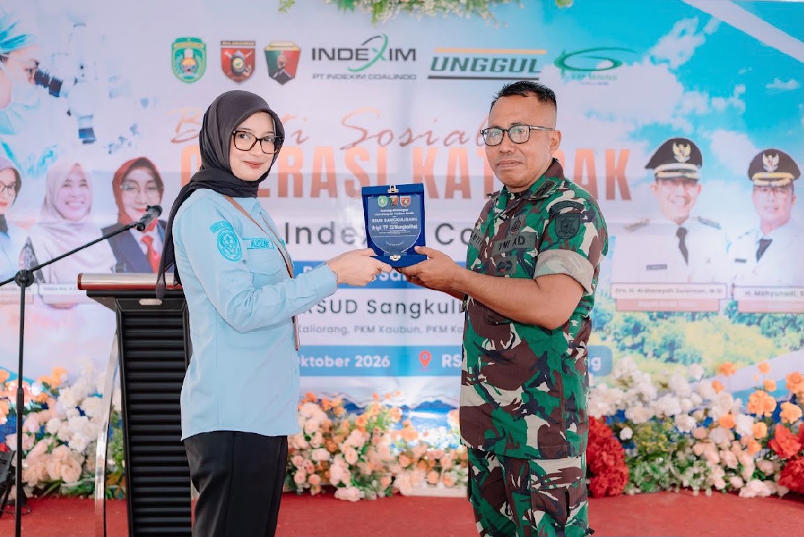 Warga Sangkulirang Kembali Melihat Berkat Operasi Katarak Gratis
