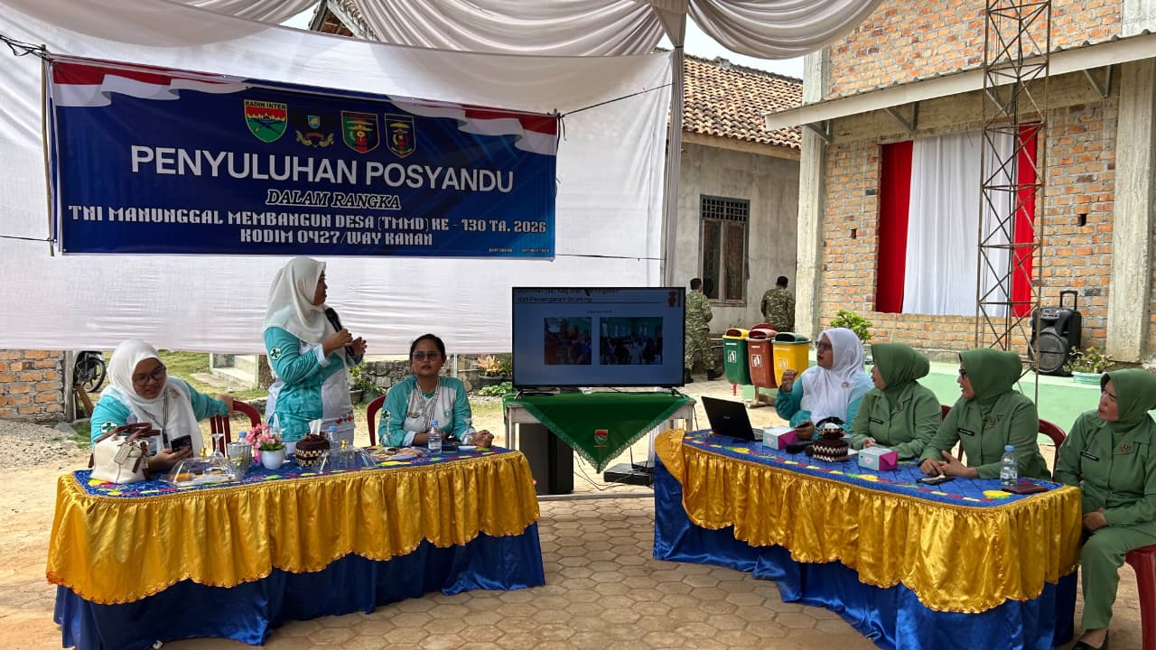 Dukung Kesehatan Ibu dan Anak, TMMD ke-130 Kodim 0427/Way Kanan Gelar Penyuluhan Posyandu di Gunung Sangkaran