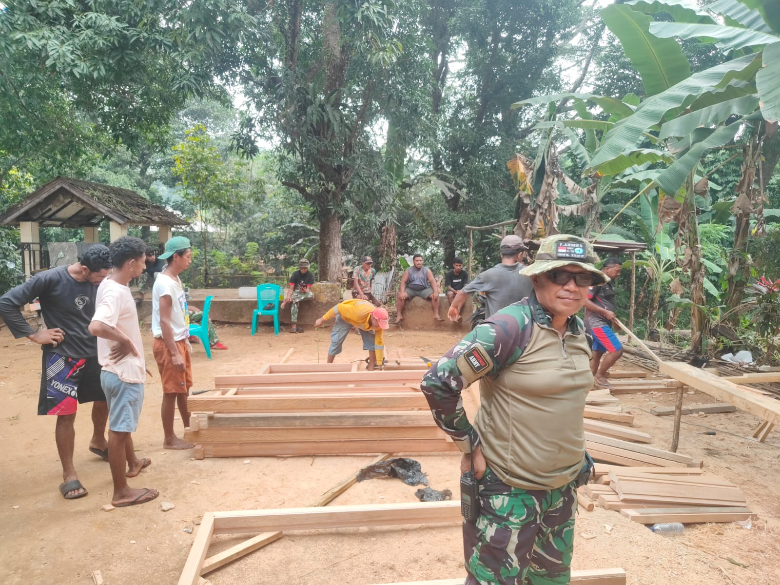 Komandan Koramil Nusaniwe Arahkan Pengawasan Proyek TMMD yang Berfokus pada Masyarakat