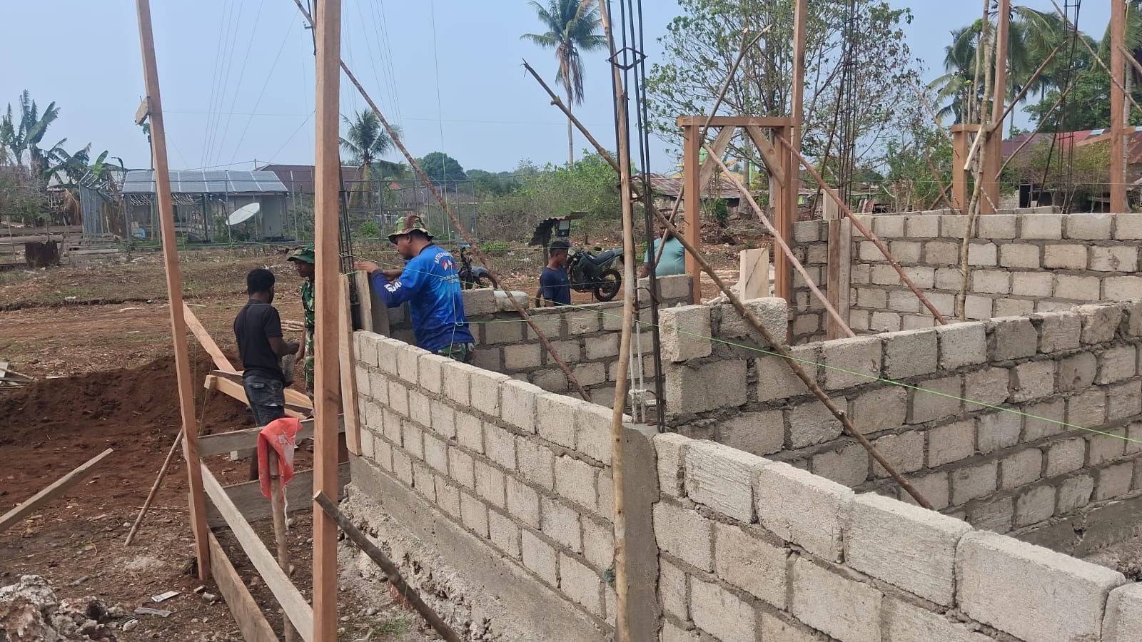 Sinergi Antara TNI dan Masyarakat Dalam Pembangunan RTLH