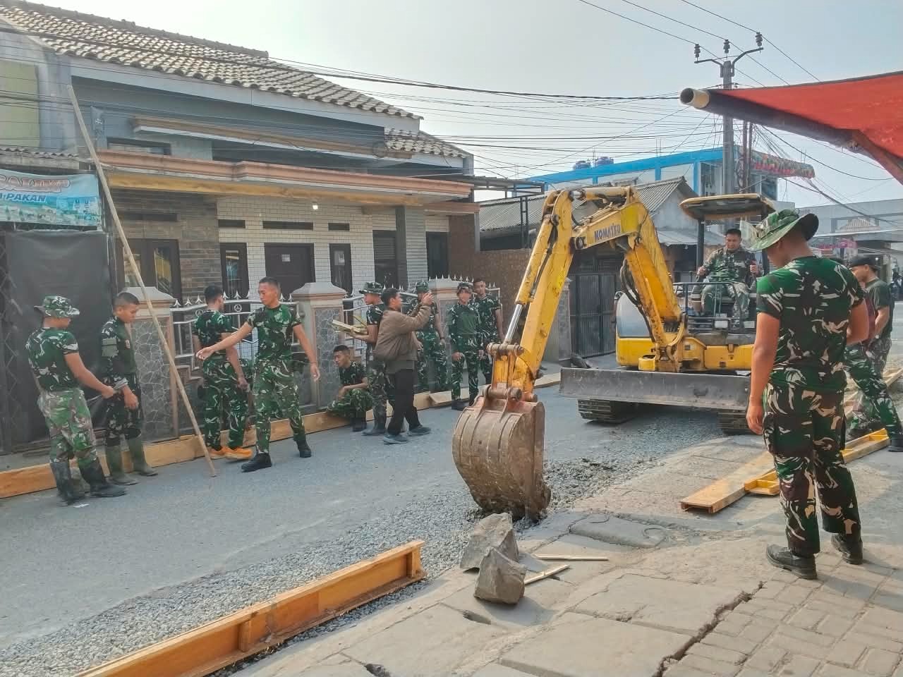 Bekisting Diteruskan, TMMD ke-130 Kodim 0510/Tigaraksa Berkomitmen Tuntaskan Pembangunan Jalan