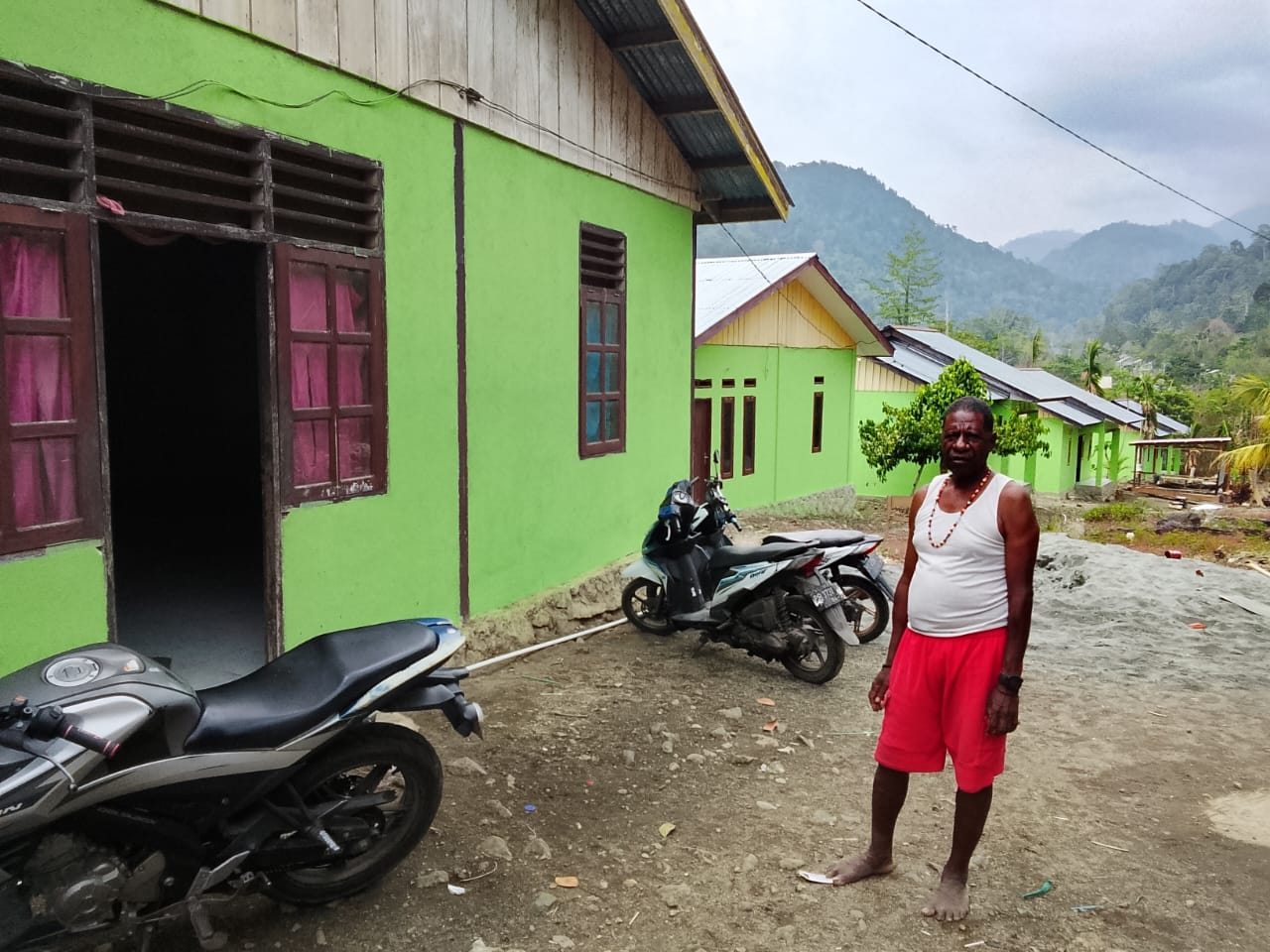 Kepala Kampung Yamboi Ungkap Kebahagiaan atas Dedikasi Satgas TMMD 130 Kepala Kampung Yamboi Ungkap Kebahagiaan atas Dedikasi Satgas TMMD 130