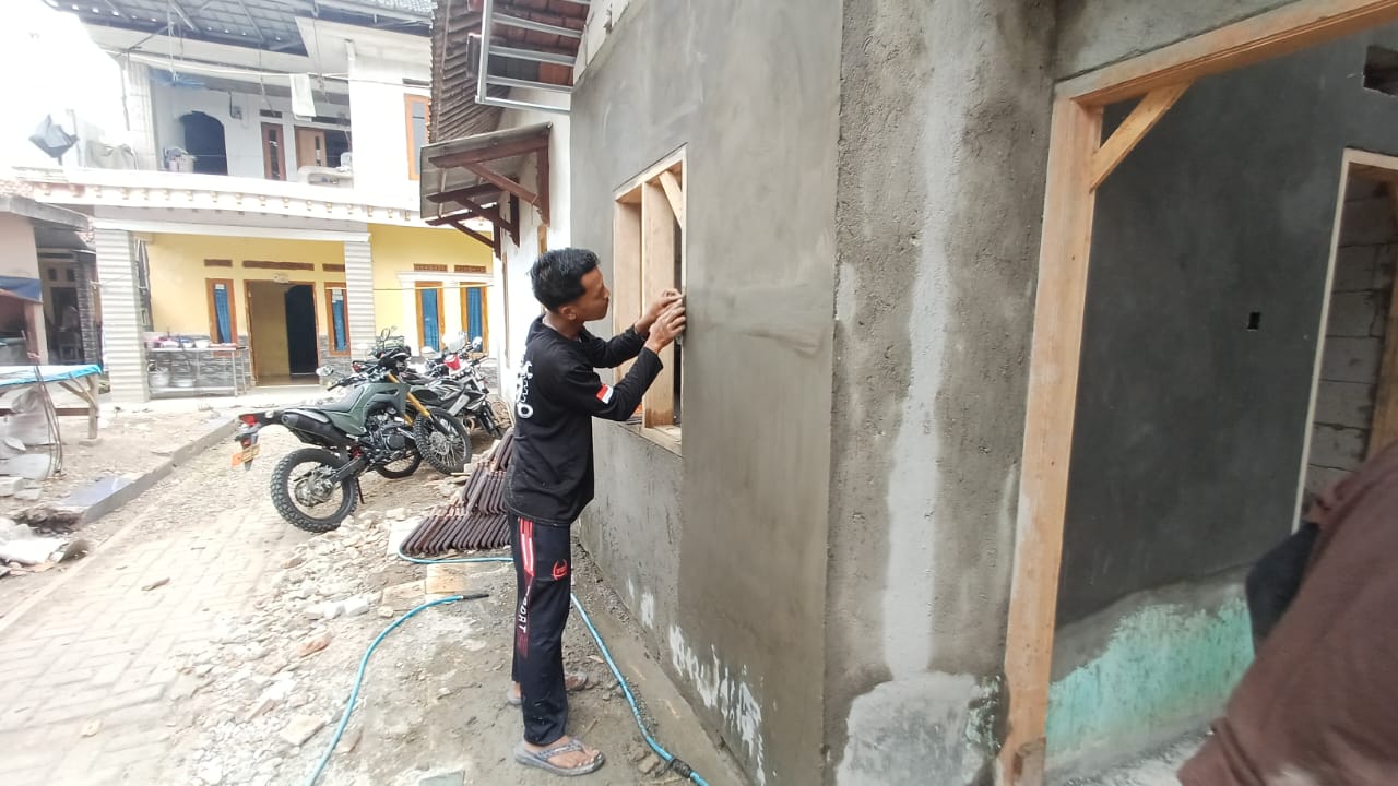 Pengerjaan RTLH Bapak Nasir Dilanjutkan oleh Satgas TMMD ke-130