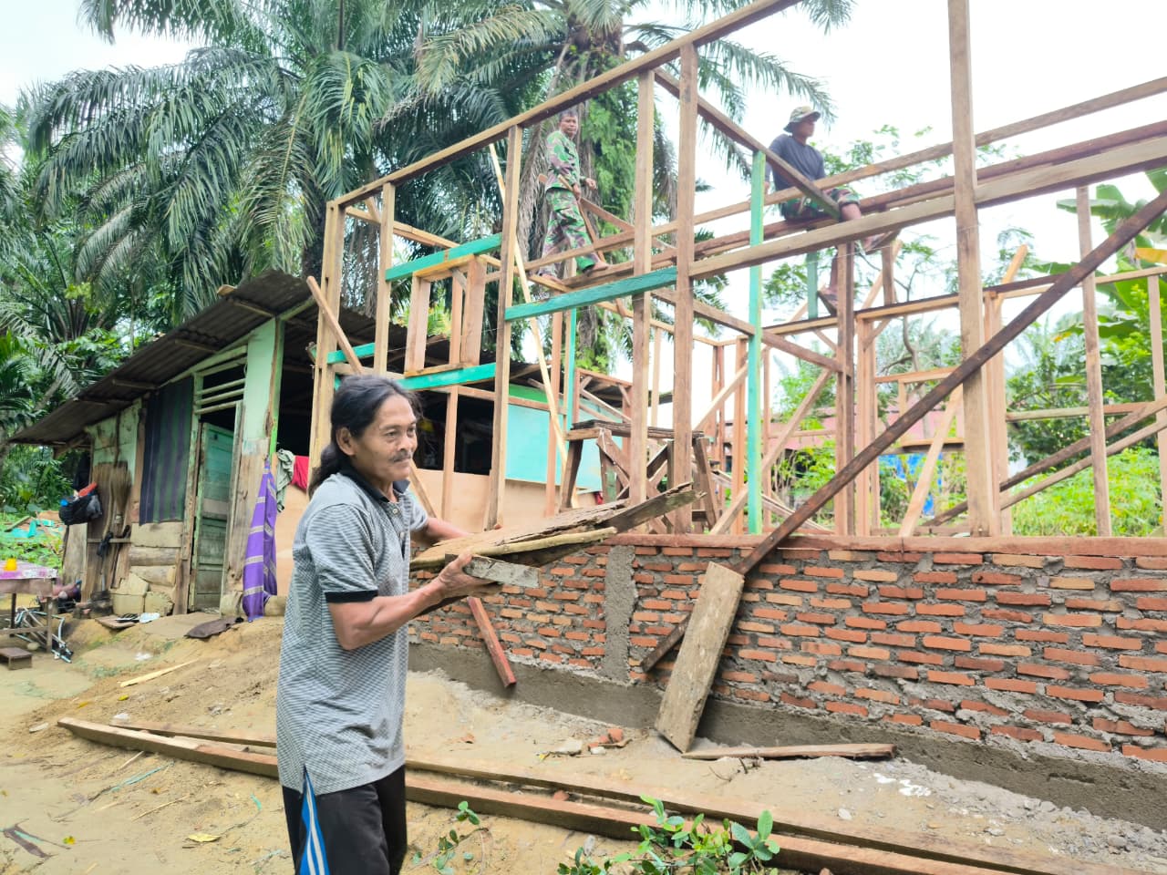 Kisah Inspiratif Pak Suroto: Berjuang di Usia 62 Tahun