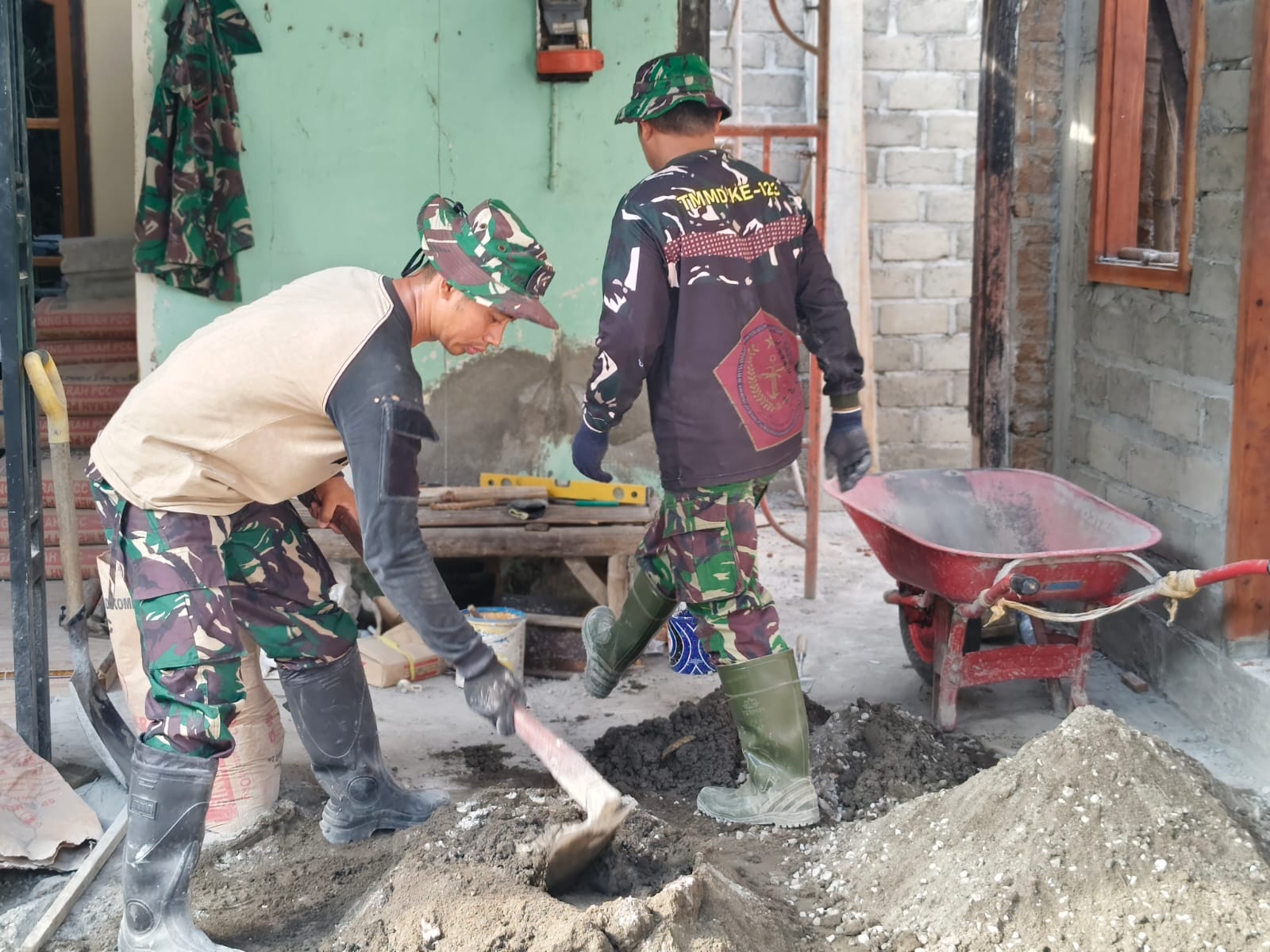 Progres Pembangunan Rumah Sujianto Dipercepat, Fokus Pengecoran dan Pemasangan Atap