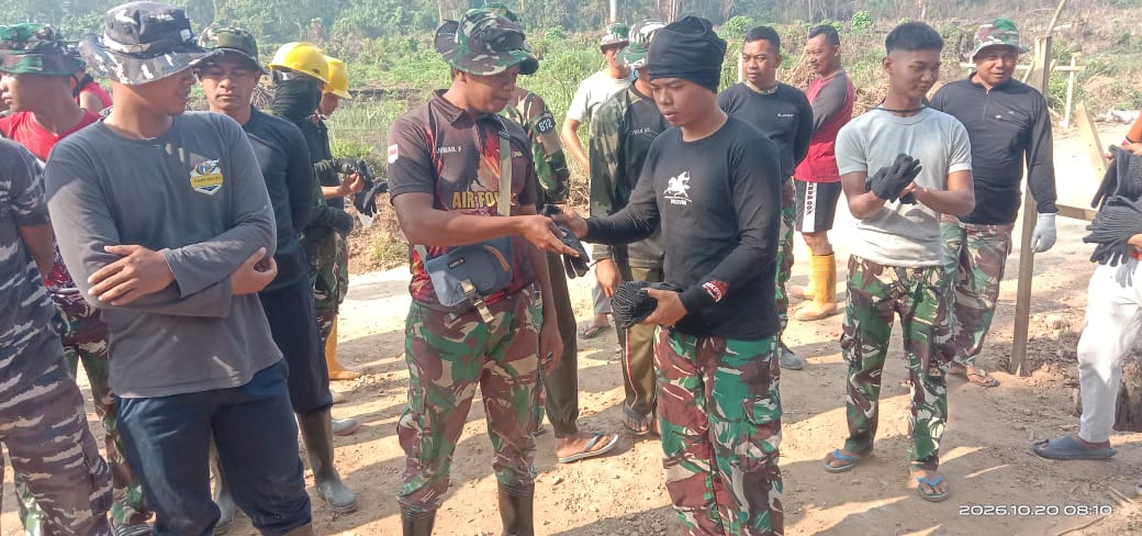 Kolaborasi TNI dan Masyarakat untuk Membangun Budaya Keselamatan di TMMD 130