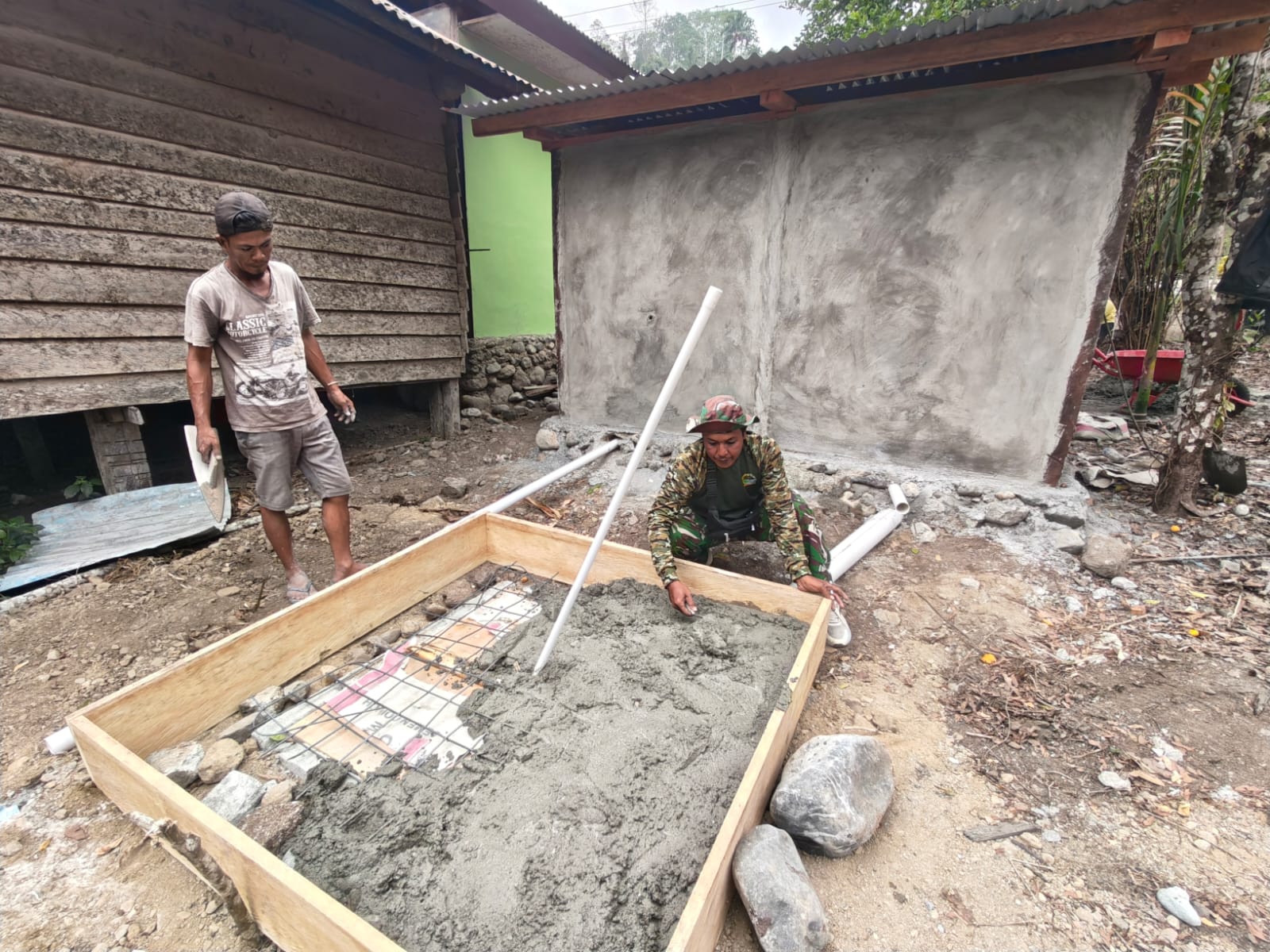 Pengecoran Septic Tank TMMD: Bersama Masyarakat Mewujudkan Kesehatan Lingkungan