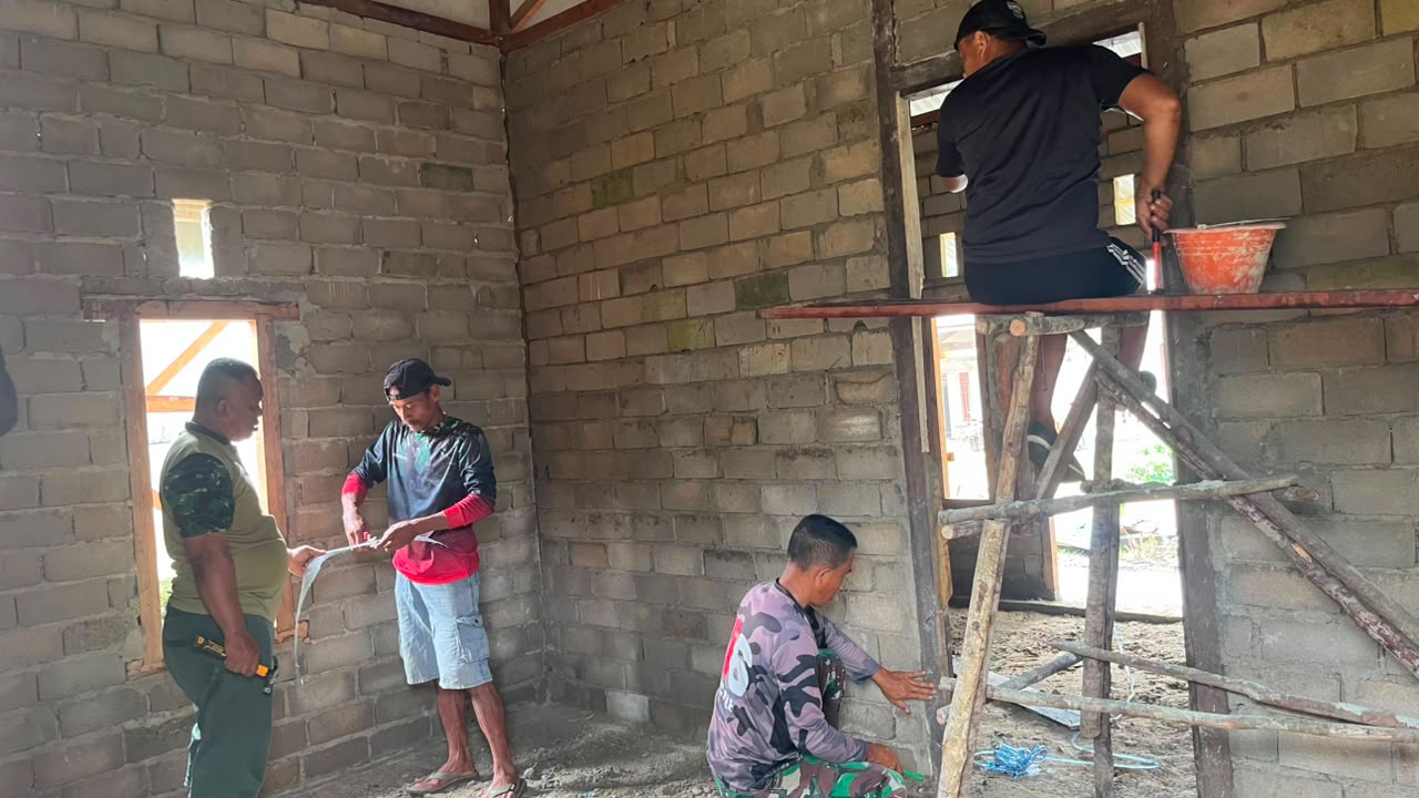 Utamakan Kualitas, Satgas TMMD Ke-130 Kodim 1210/Landak Rehabilitasi Rumah Ibu Soanim