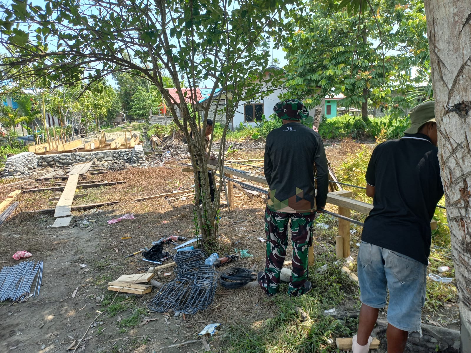 Satgas TMMD Ke-130 Kodim 1808/Mansel Lanjutkan Pembangunan Jembatan Di Kampung Yamboi Gunung