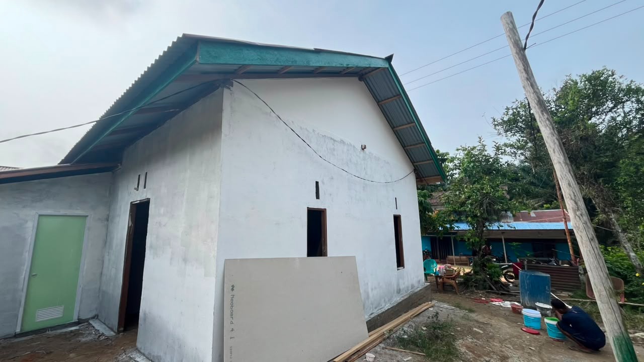 Satgas TMMD Kodim 1210 Landak Bantu Perbaikan Rumah Warga dalam Program Sosial