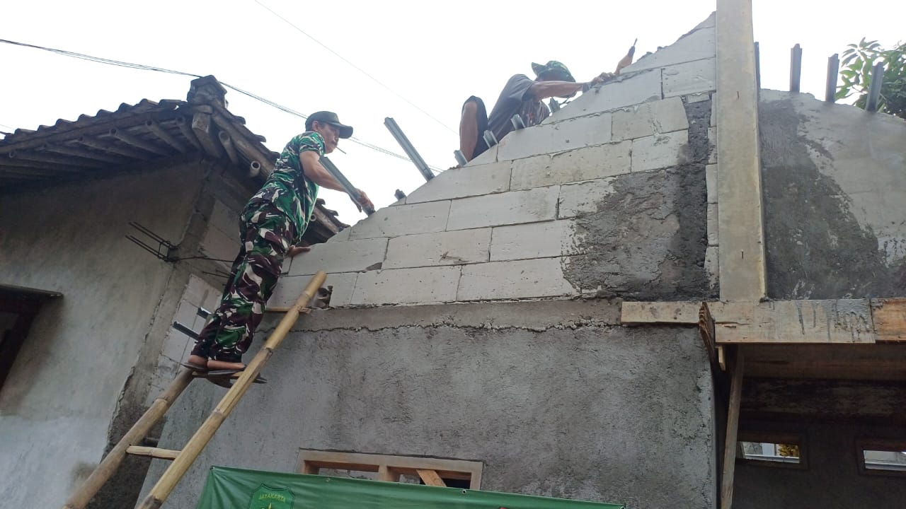 Satgas TMMD Galang Kerja Sama dalam Renovasi Rumah untuk Warga Tangerang