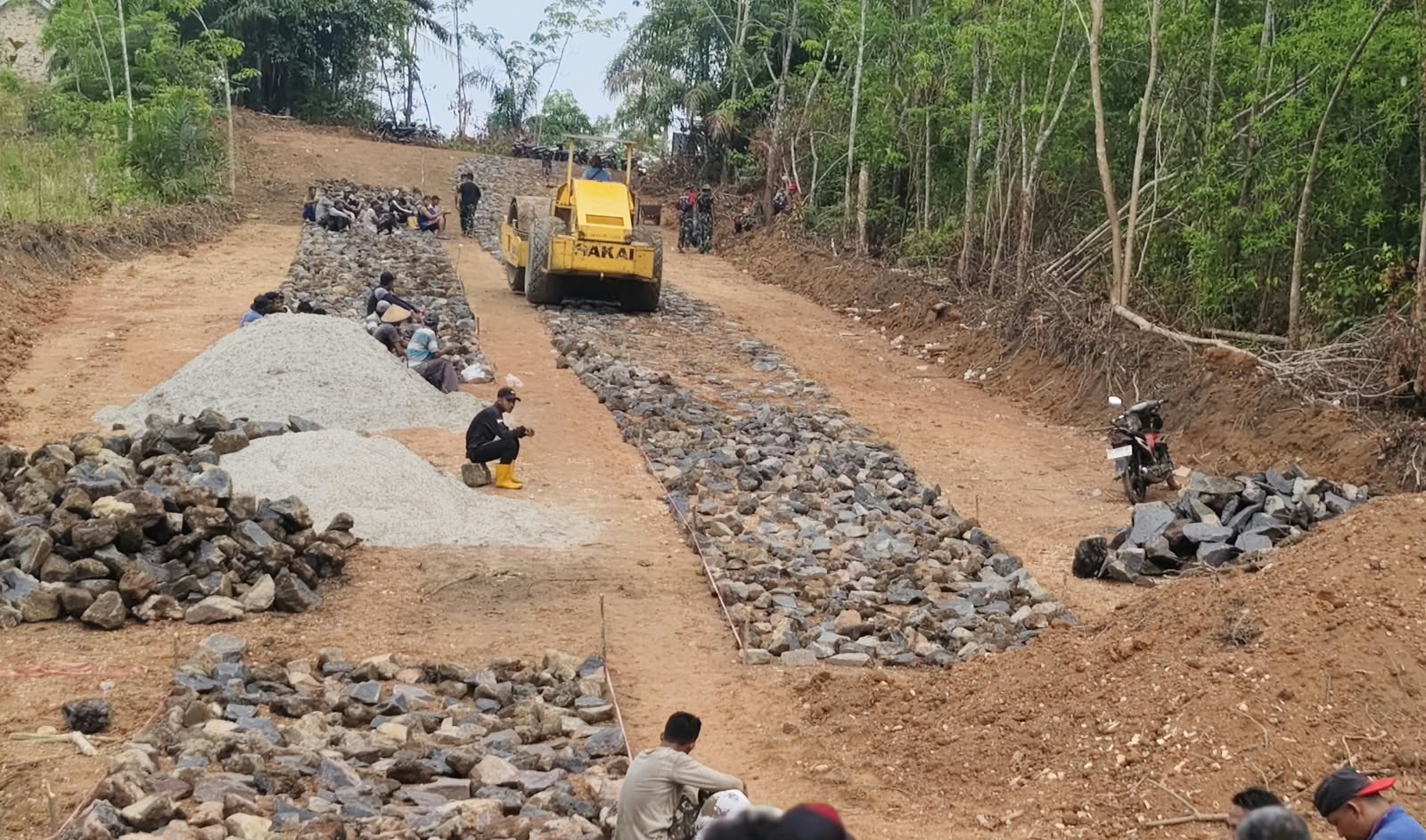Pentingnya Infrastruktur Desa dalam Program TMMD ke-130 di Way Kanan