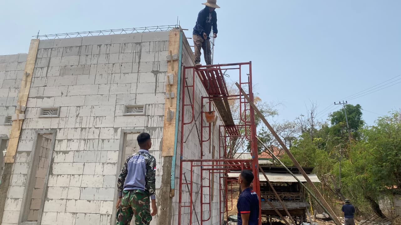 Harapan Baru bagi Tosan, Pembangunan Rutilahu TMMD ke-130 di Pamekasan Capai 50 Persen Harapan Baru bagi Tosan, Pembangunan Rutilahu TMMD ke-130 di Pamekasan Capai 50 Persen