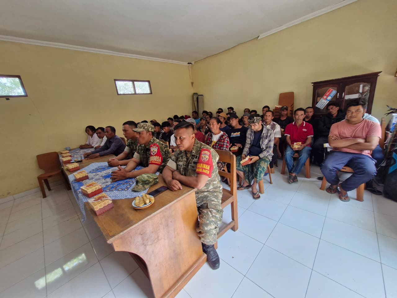 Keterlibatan TNI dalam Distribusi Bantuan Rumah Bagi Tiga Desa di Kintamani