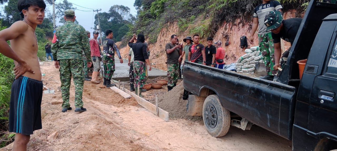 Komandan Kodim 0603/Lebak Mengawasi Proyek Jalan TMMD ke-130 di Citorek