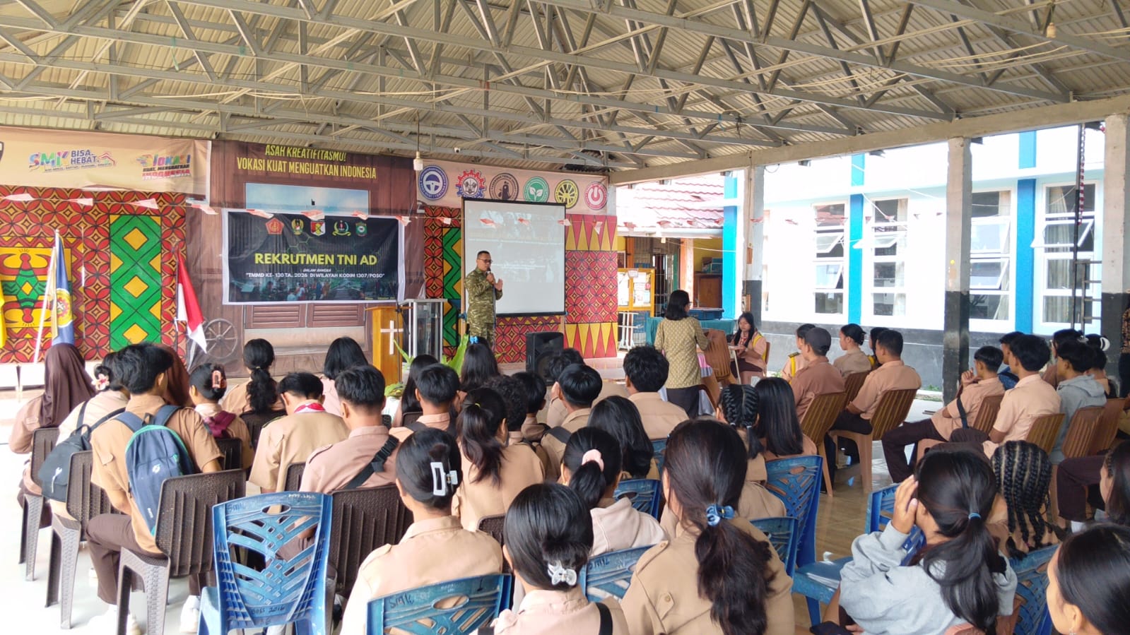Siswa SMK Negeri 1 Tentena Terima Wawasan Karier dari TNI AD