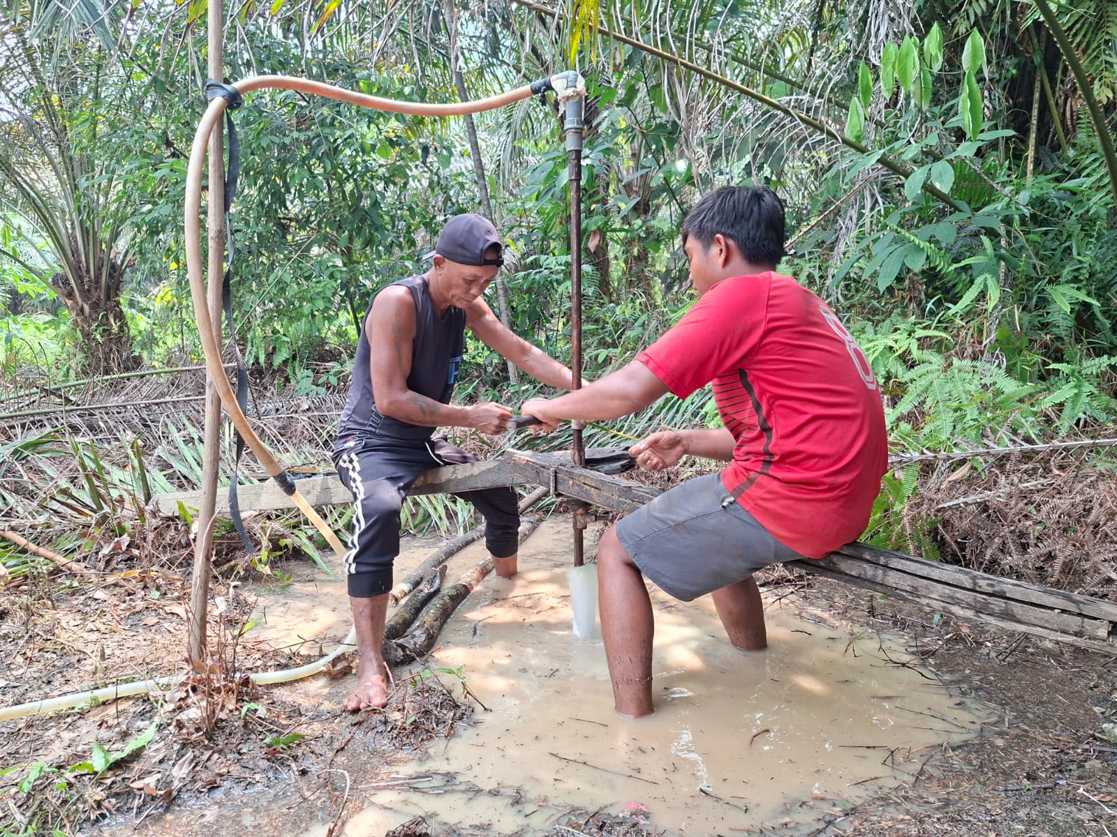 Bukan Sekadar Pembangunan, Sumur Bor TMMD ke-130 Bawa Harapan bagi Warga Landak