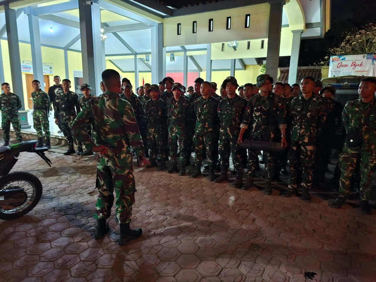 Kesinambungan Tugas, Satgas TMMD ke-130 Gelar Apel Malam Secara Teratur