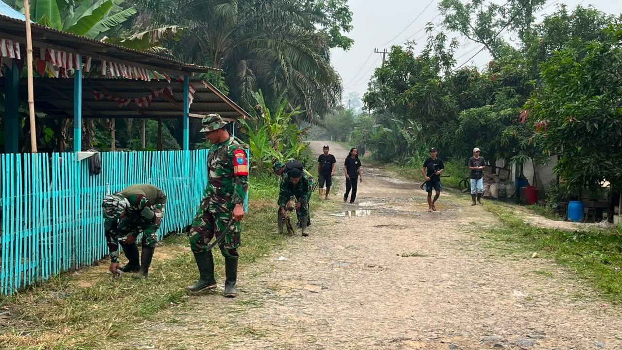 Kolaborasi TNI dan Warga Kembangkan Desa Melalui Program TMMD Reguler 130