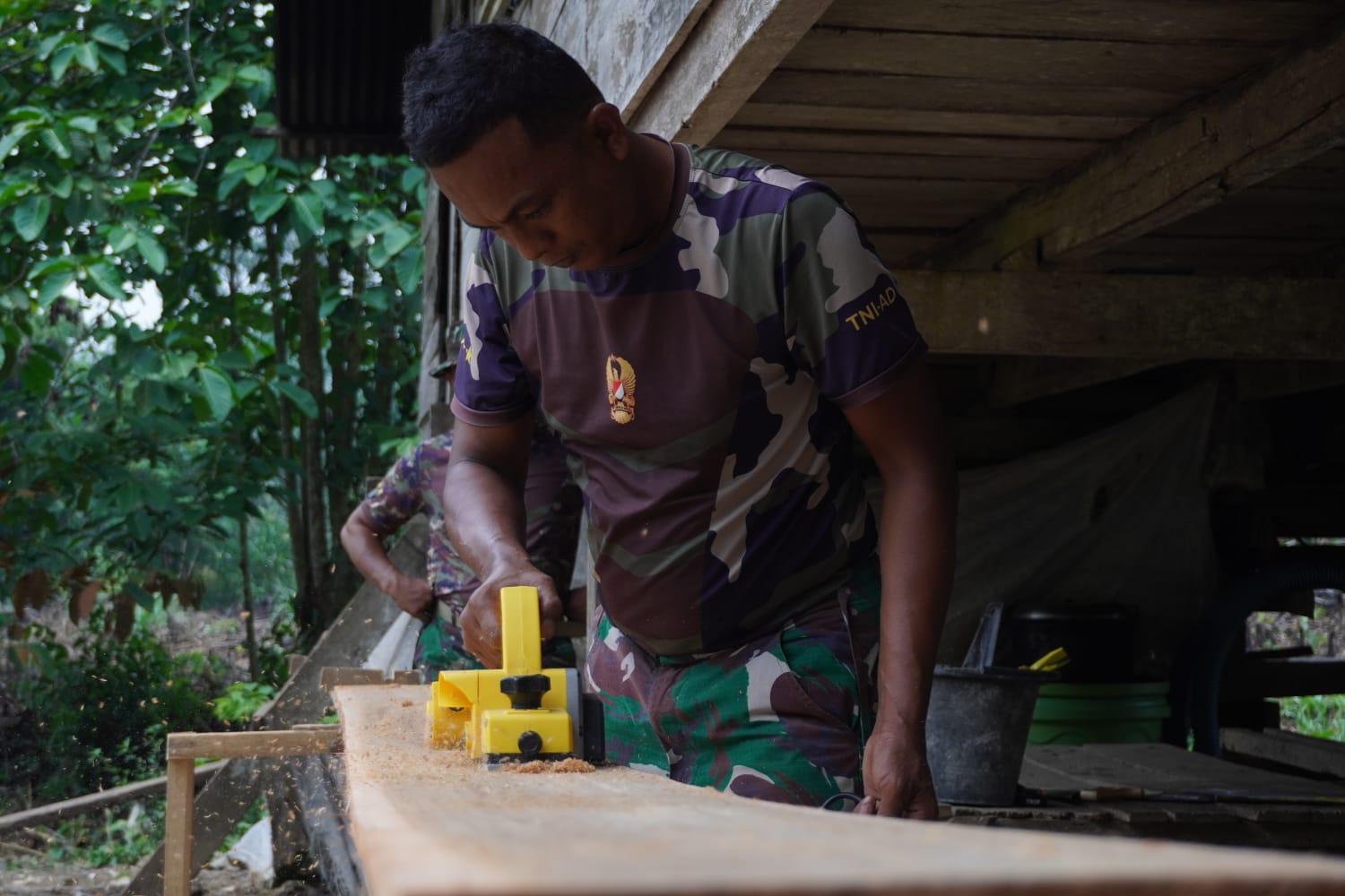 Bawa Cangkul dari Rumah, Warga Parumpanai Berpadu dengan Satgas TMMD Bangun Desa Sejak Subuh