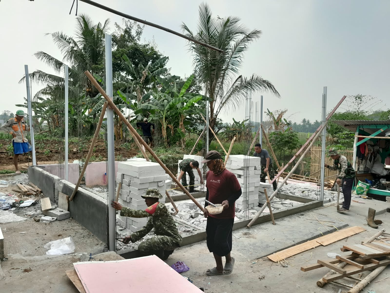 Pentingnya Pembangunan RTLH: Peran Satgas TMMD ke-130 di Tigaraksa
