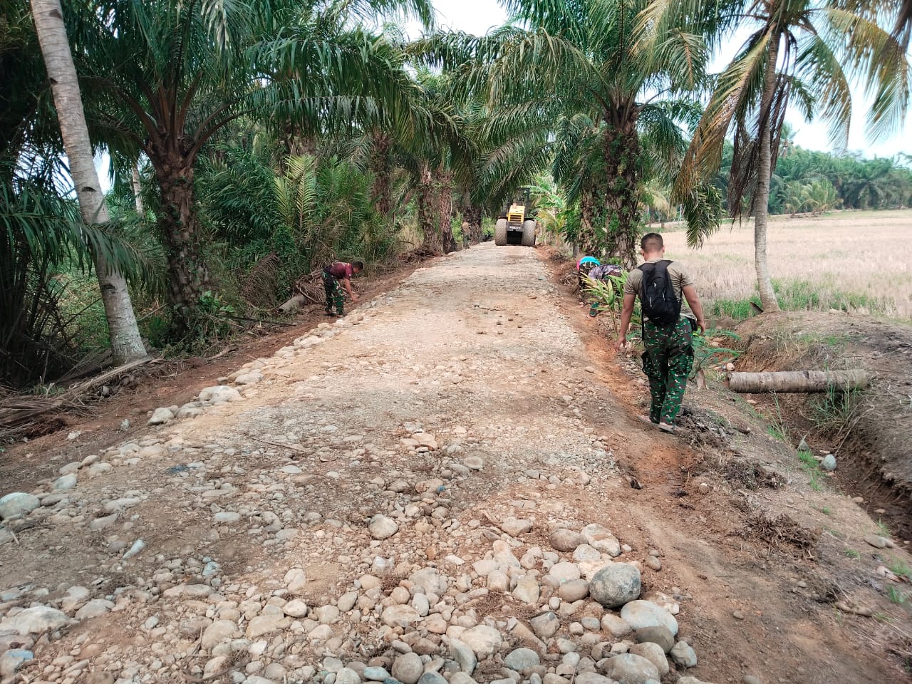 Dedikasi Tanpa Henti Satgas TMMD ke-130 dalam Pembangunan Jalan di Kota Bengkulu