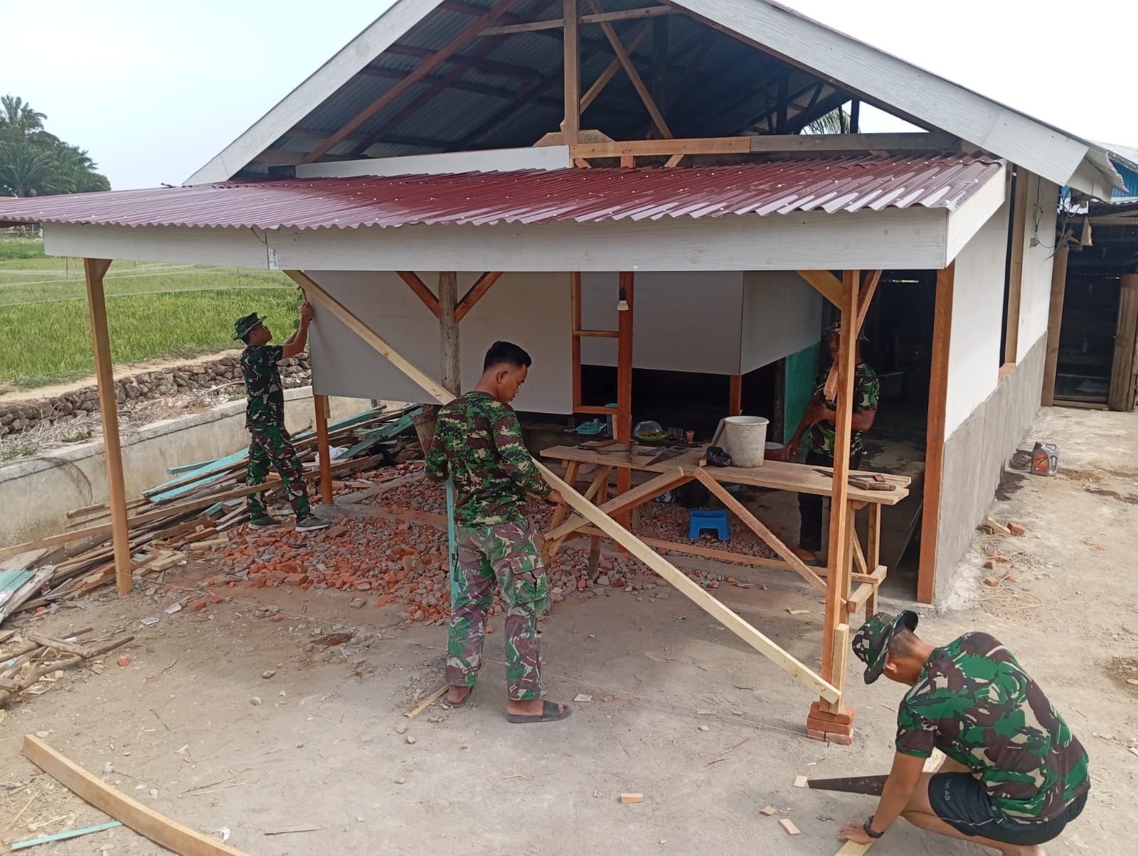 Renovasi Rumah Bapak Kateni Hampir Selesai, Satgas TMMD Siap Serahkan Kunci