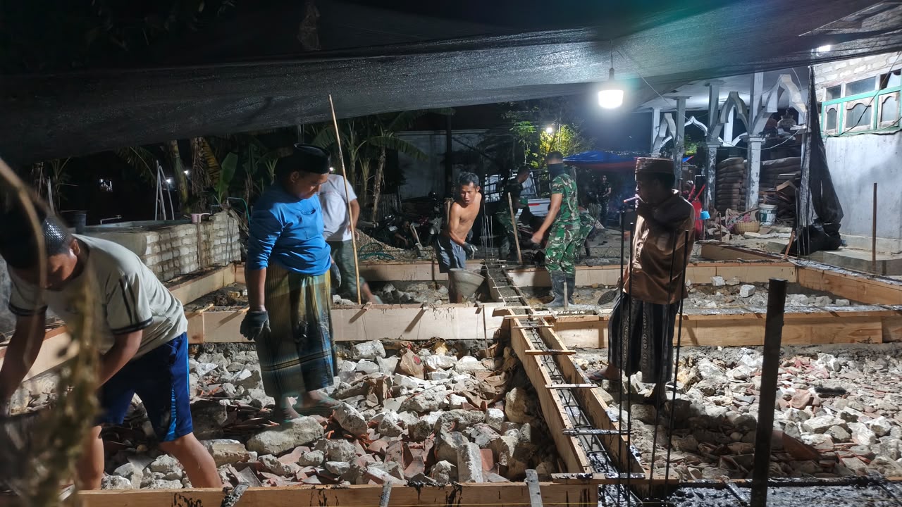 Kerja Sama TNI dan Masyarakat Dalam Membangun Rumah Sejahtera untuk Ikhsan
