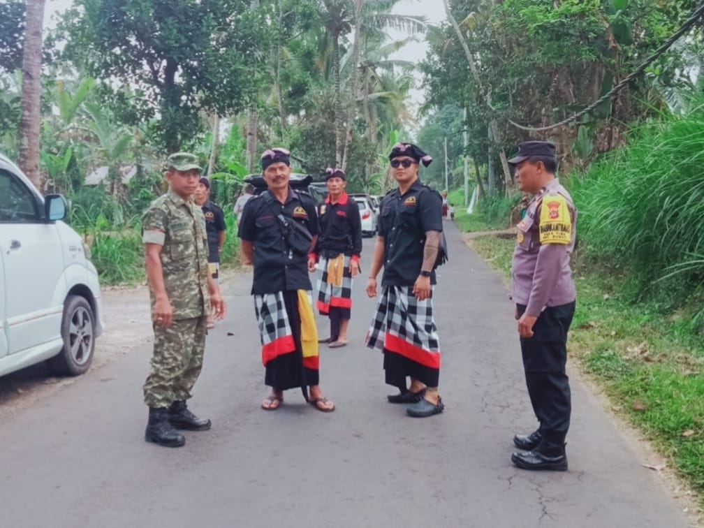 Pelaksanaan Pengamanan Upacara Memasar oleh Babinsa