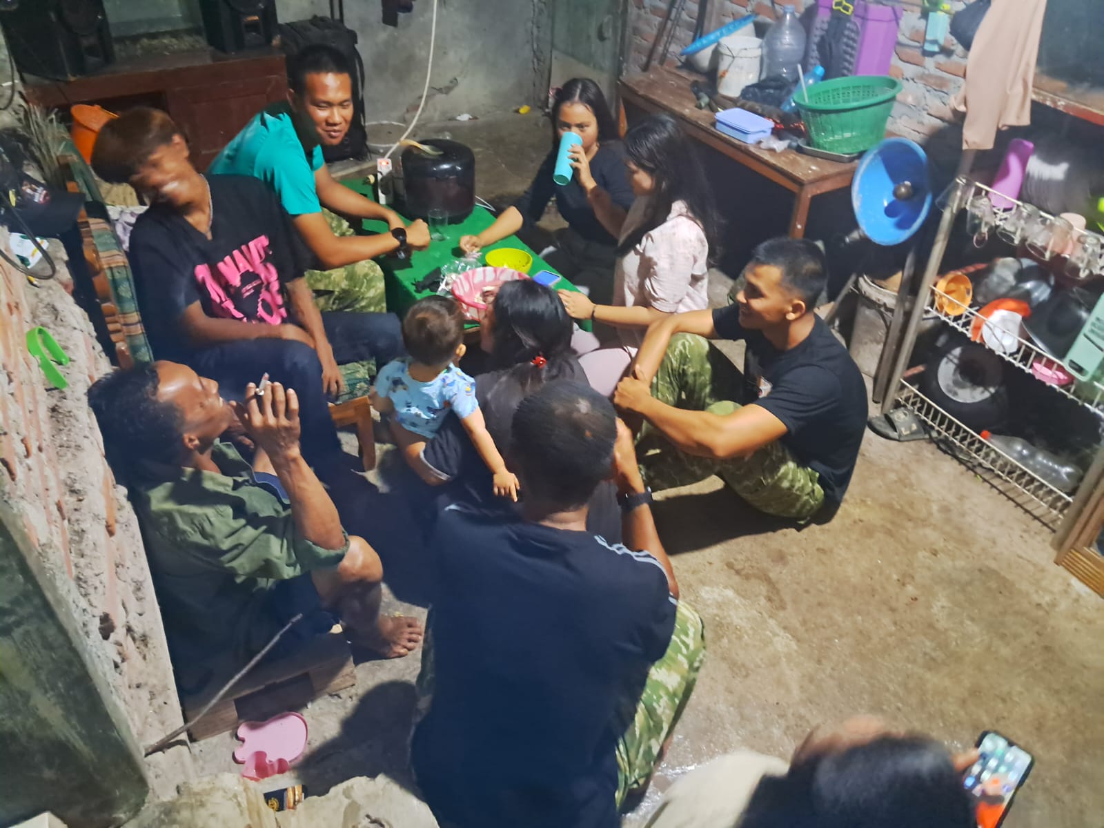 Satgas TMMD Akrabkan Diri dengan Warga Lewat Acara Ngerujak Bersama