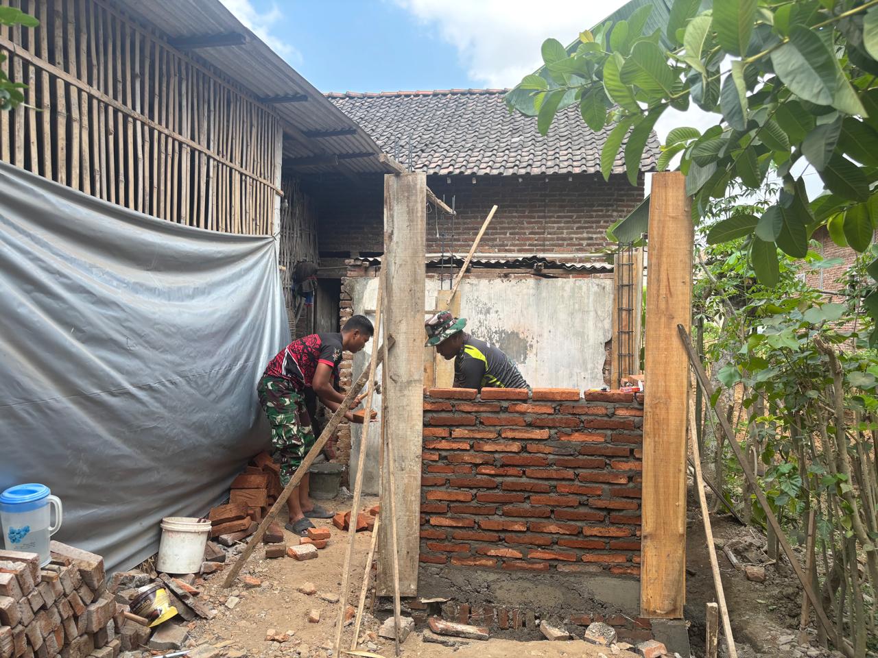 Upaya TMMD ke-130 Memperbaiki Kesehatan Masyarakat Lewat Jamban di Tulungagung