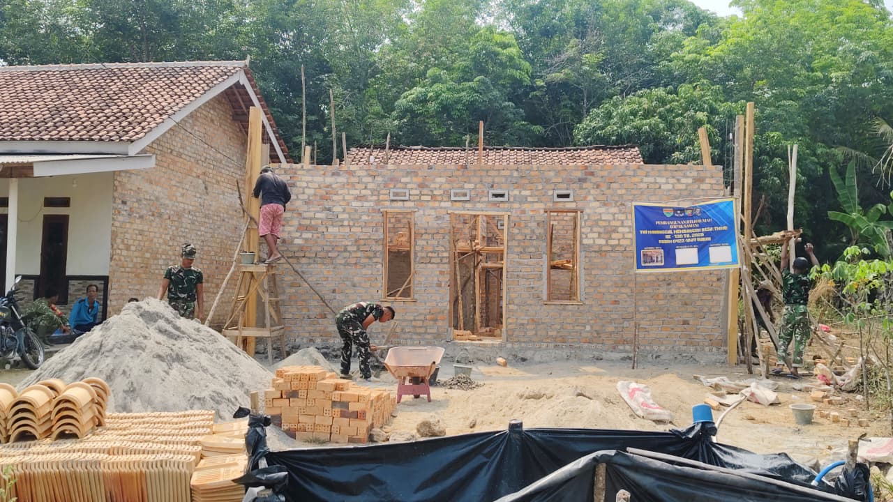 Kodim 0427/Way Kanan Lanjutkan Pembangunan Rumah untuk Samani