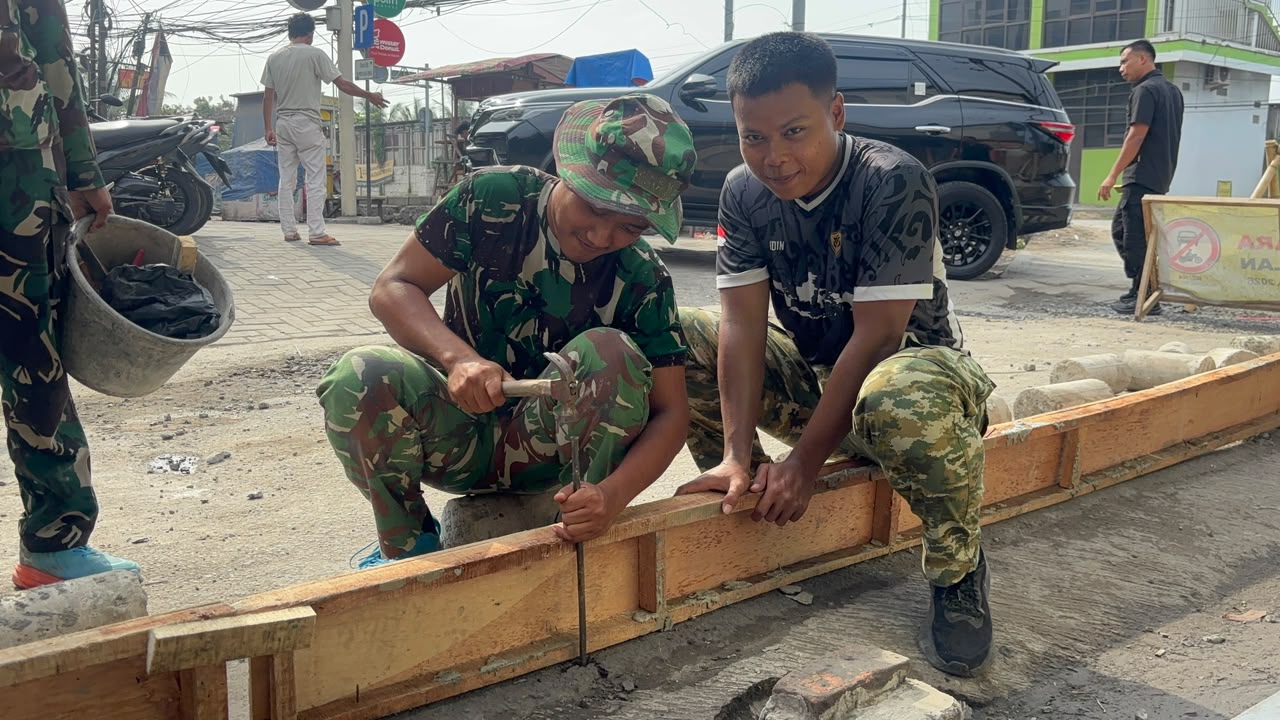 Kemitraan TNI dan Masyarakat Percepat Pembangunan Jalan di Kecamatan Jayanti