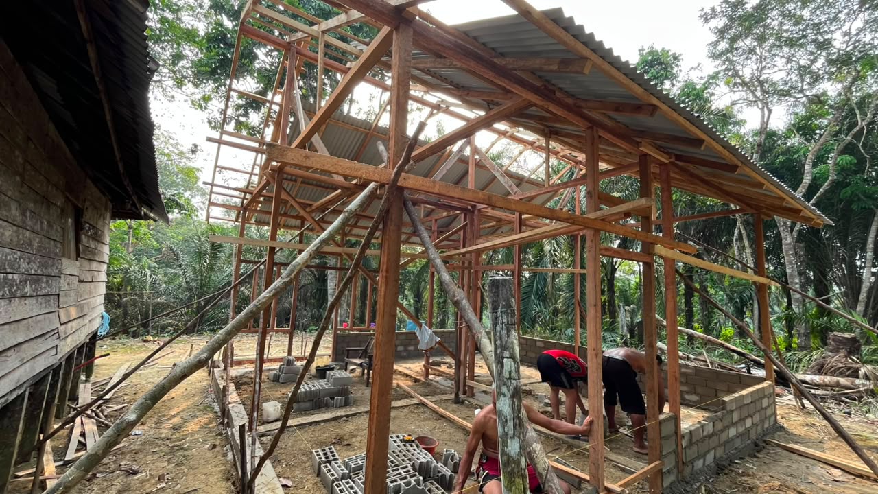Satgas TMMD Hadirkan Kerja Nyata, Perbaikan Rumah Ibu Tina di Landak