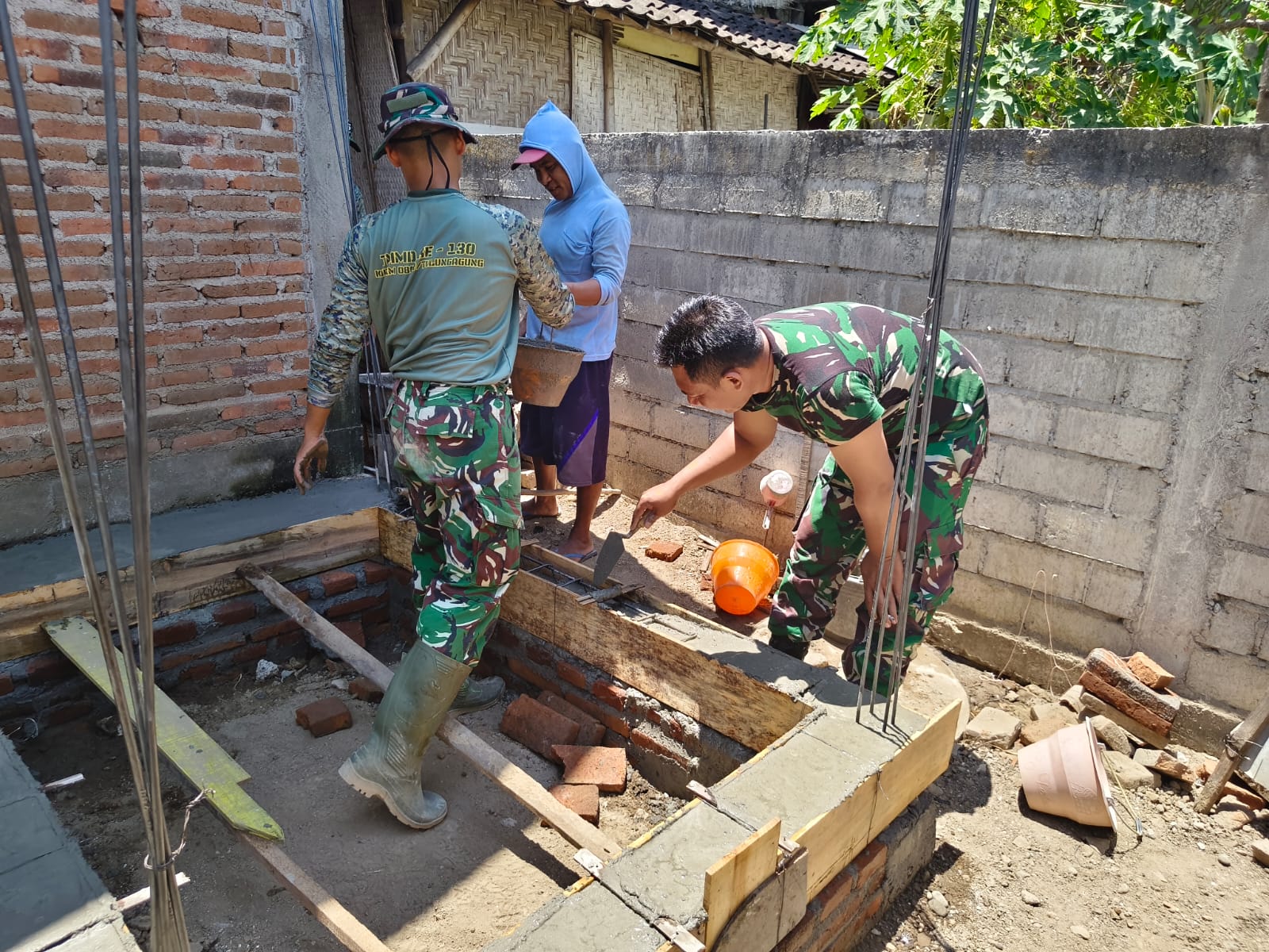 Jambanisasi Rumah Sutrisno Terus Dikebut, Satgas TMMD ke-130 Fokus Tingkatkan Kualitas Sanitasi Warga