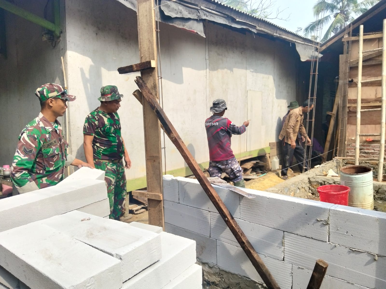 Pembangunan Rumah Ibu Rumdayah Dimulai, Satgas TMMD Tawarkan Harapan Baru