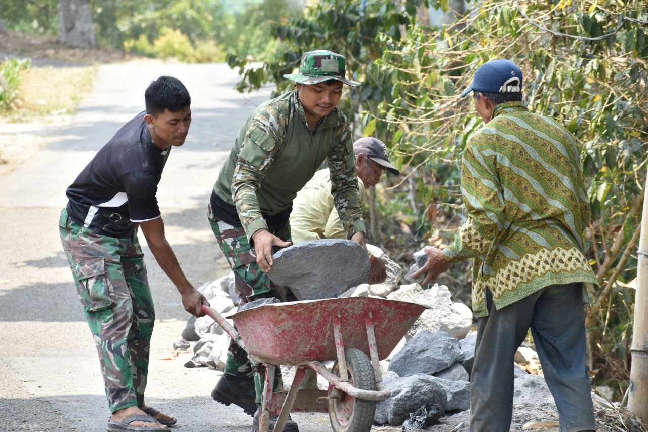 Kebersamaan yang Menguatkan Dalam TMMD ke-130 Kodim 0818/Malang-Batu