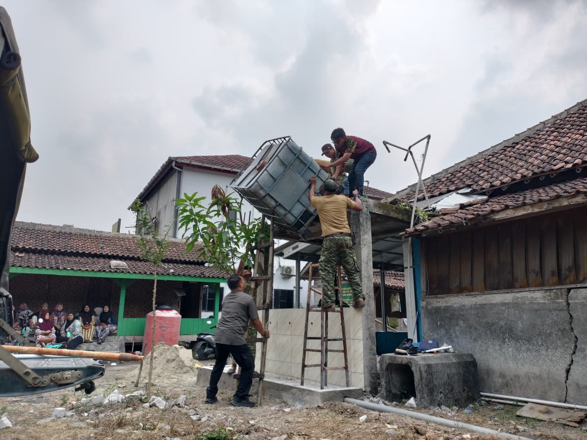 Dukung Kebutuhan Santri, Satgas TMMD Tigaraksa Bangun Sarana Air Bersih di Ponpes An-Najiyah