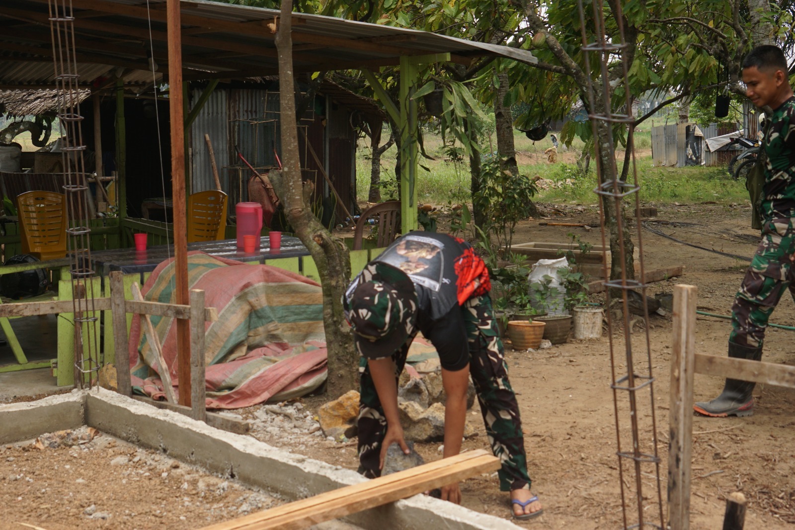 Gotong Royong Jadi Kunci, Satgas TMMD ke-130 Kodim Bengkulu Percepat Rehab Rumah Warga
