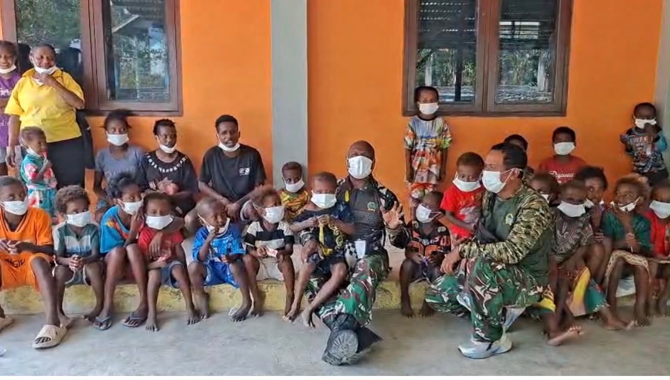 Kebersamaan Prajurit TNI dan Anak-Anak Yamboi: Membangun Kenangan Indah