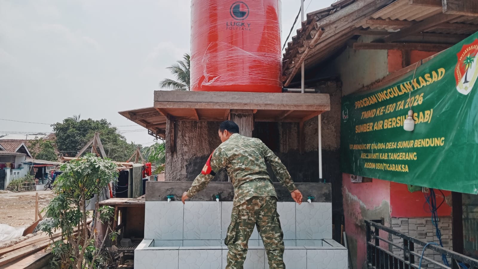 Satgas TMMD ke-130 Kodim 0510/Tigaraksa Penuhi Kebutuhan Air Bersih di Kampung Bendung