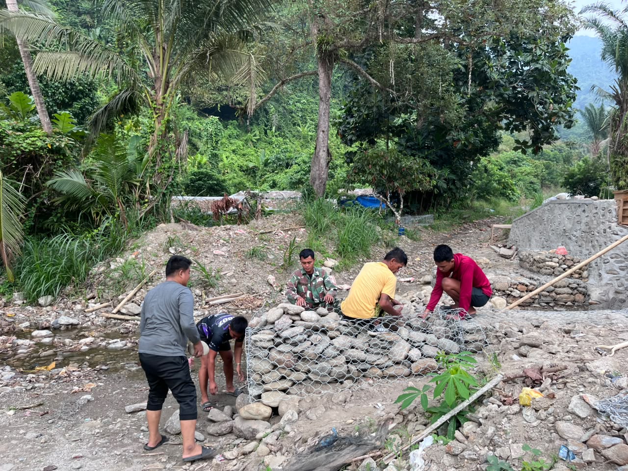 Jembatan Desa Cendana Kini Lebih Aman Berkat Bronjong