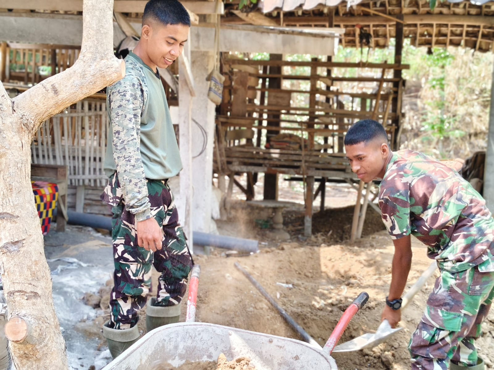 Pembangunan Jamban oleh Satgas TMMD 130 di Tulungagung