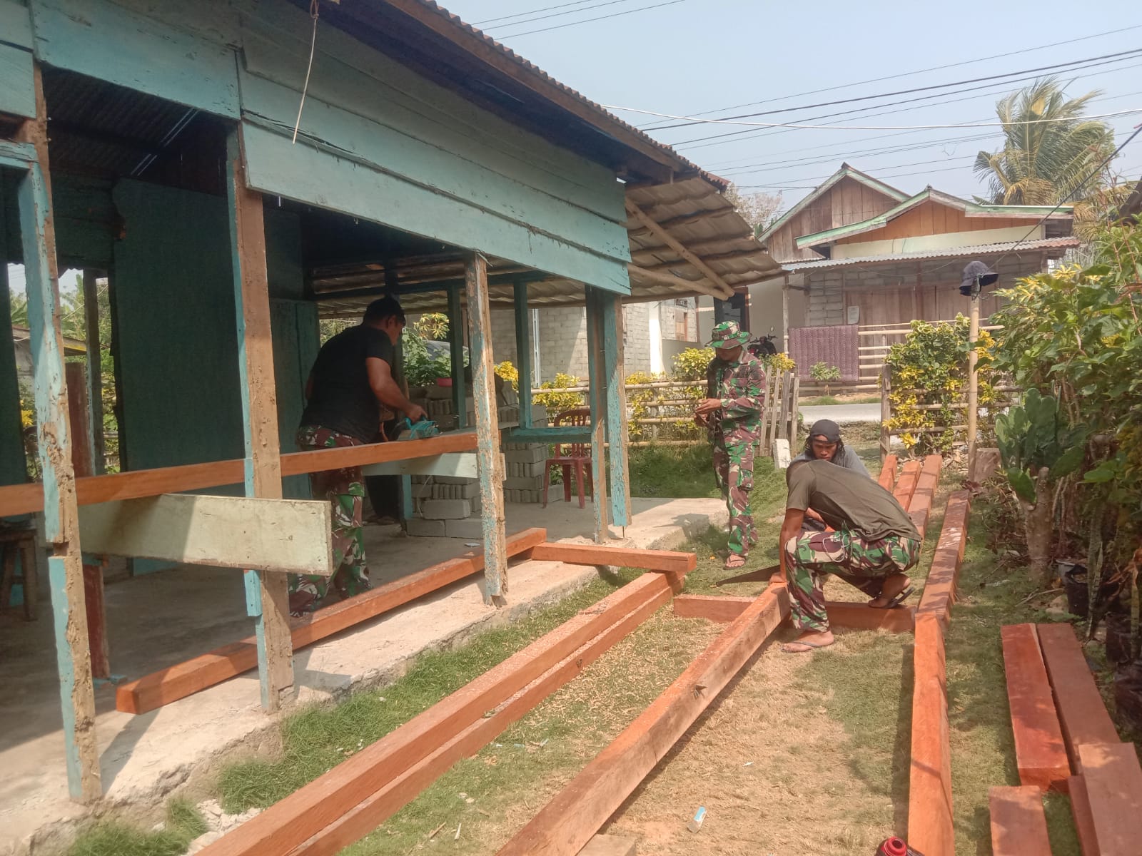 Satgas TMMD Poso Galang Kerjasama Bangun Rumah Layak di Pamona