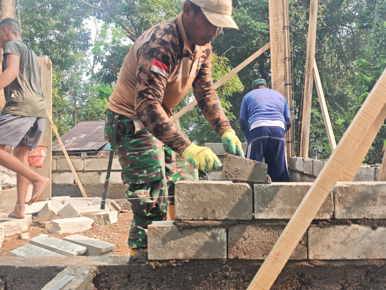 Lima Hari TMMD ke-130, Pembangunan Rumah Ferdinand Gomias Mulai Berdiri