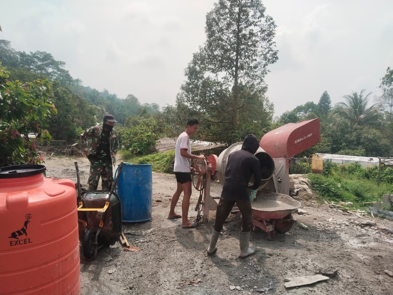 Pembangunan Jembatan Cendana Sudah 75 Persen, Satgas TMMD ke-130 Percepat Pembuatan Plat Dekker