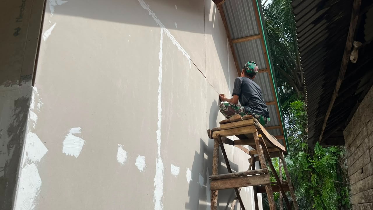 Dari Rumah Sederhana Menuju Kehidupan Lebih Nyaman, Satgas TMMD Bangun RTLH Ibu Tina